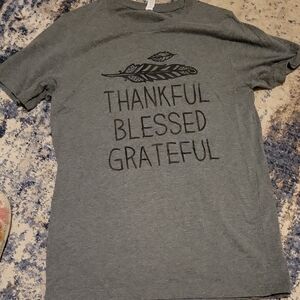 Gray Graphic T-Shirt with Inspirational Text Size Medium